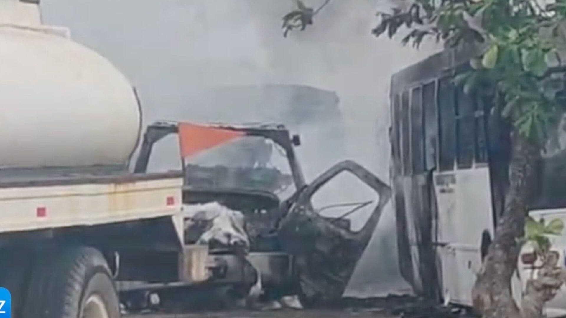 Incendio Consume Cinco Unidades de Transporte de Personal en Nanchital al Sur de Veracruz