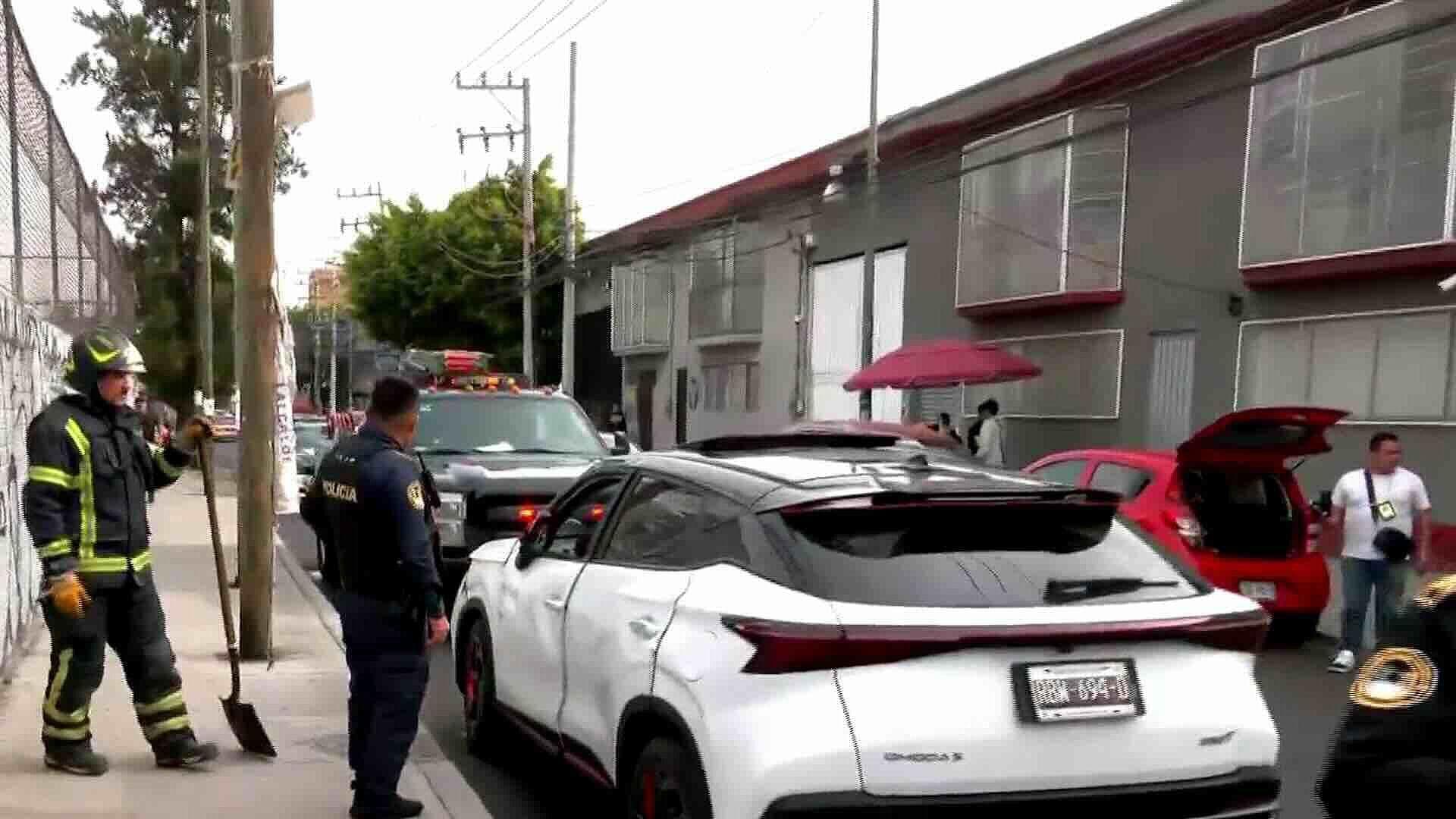 Choque Múltiple y Volcadura en Iztacalco Deja un Joven Herido en Agrícola Oriental, CDMX