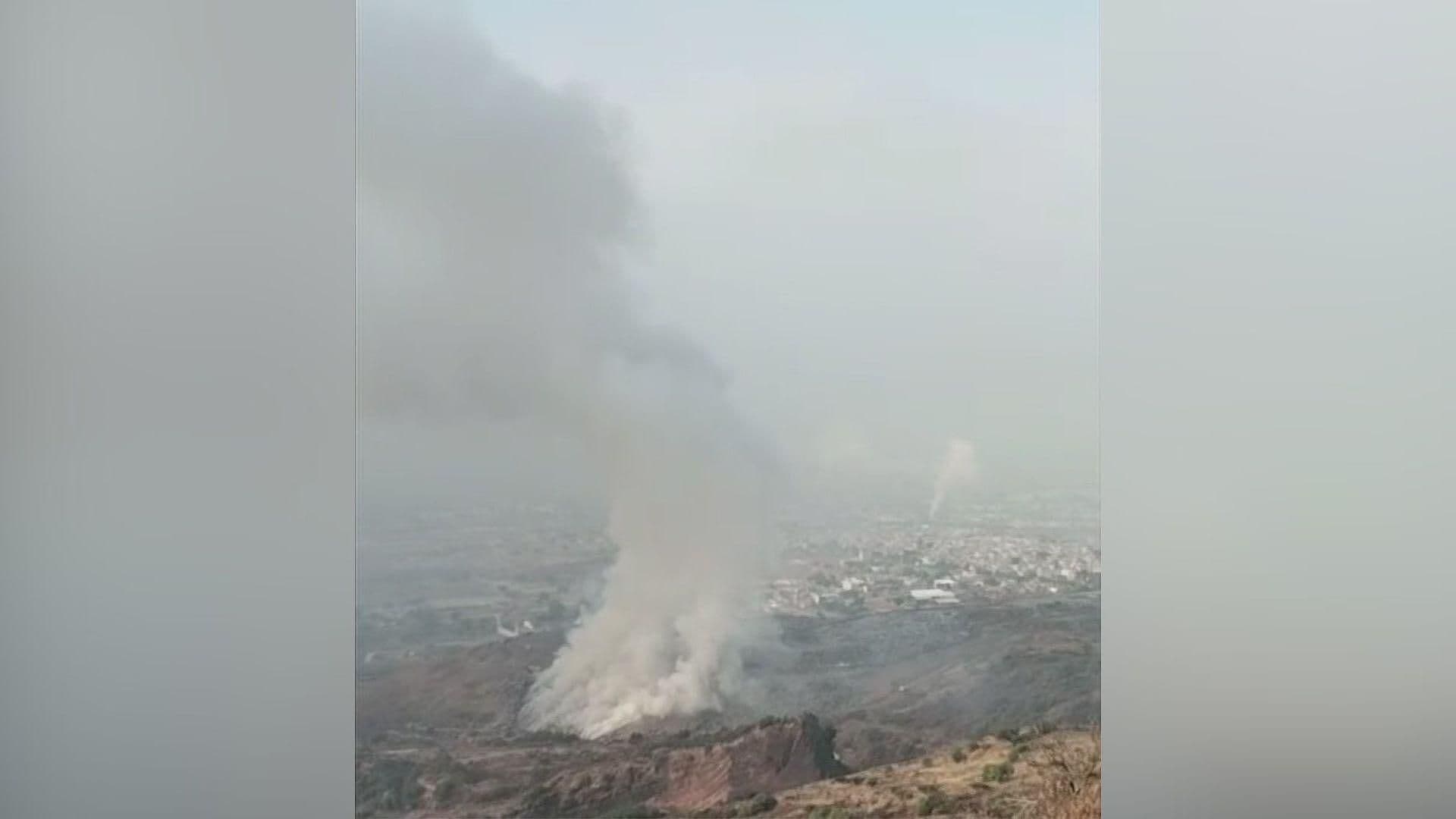 Bomberos Combaten Incendio en Basurero de Chiconautla en Ecatepec, Edomex