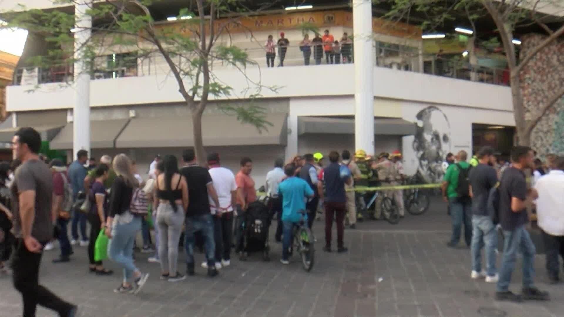 Hombre Muere tras Caer del Último Piso del Mercado Corona