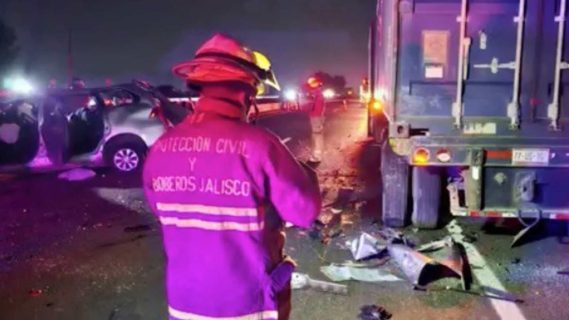 Mueren 3 Maestros Jóvenes y un Alumno de la Normal de Ciudad Guzmán en un Fuerte Accidente Vial