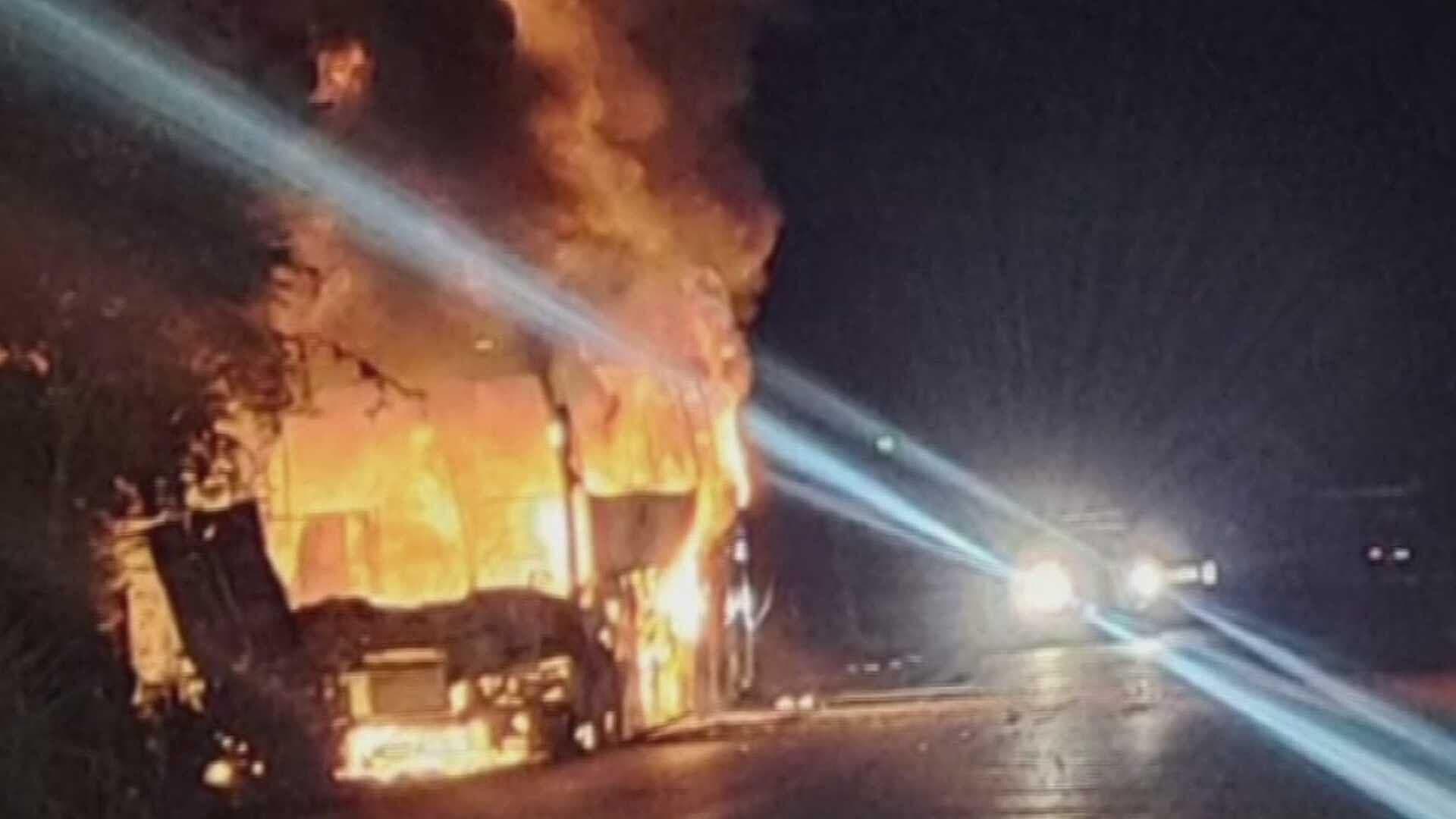 Civiles Armados Incendian Vehículos en Distintas Zonas de Macuspana, Tabasco