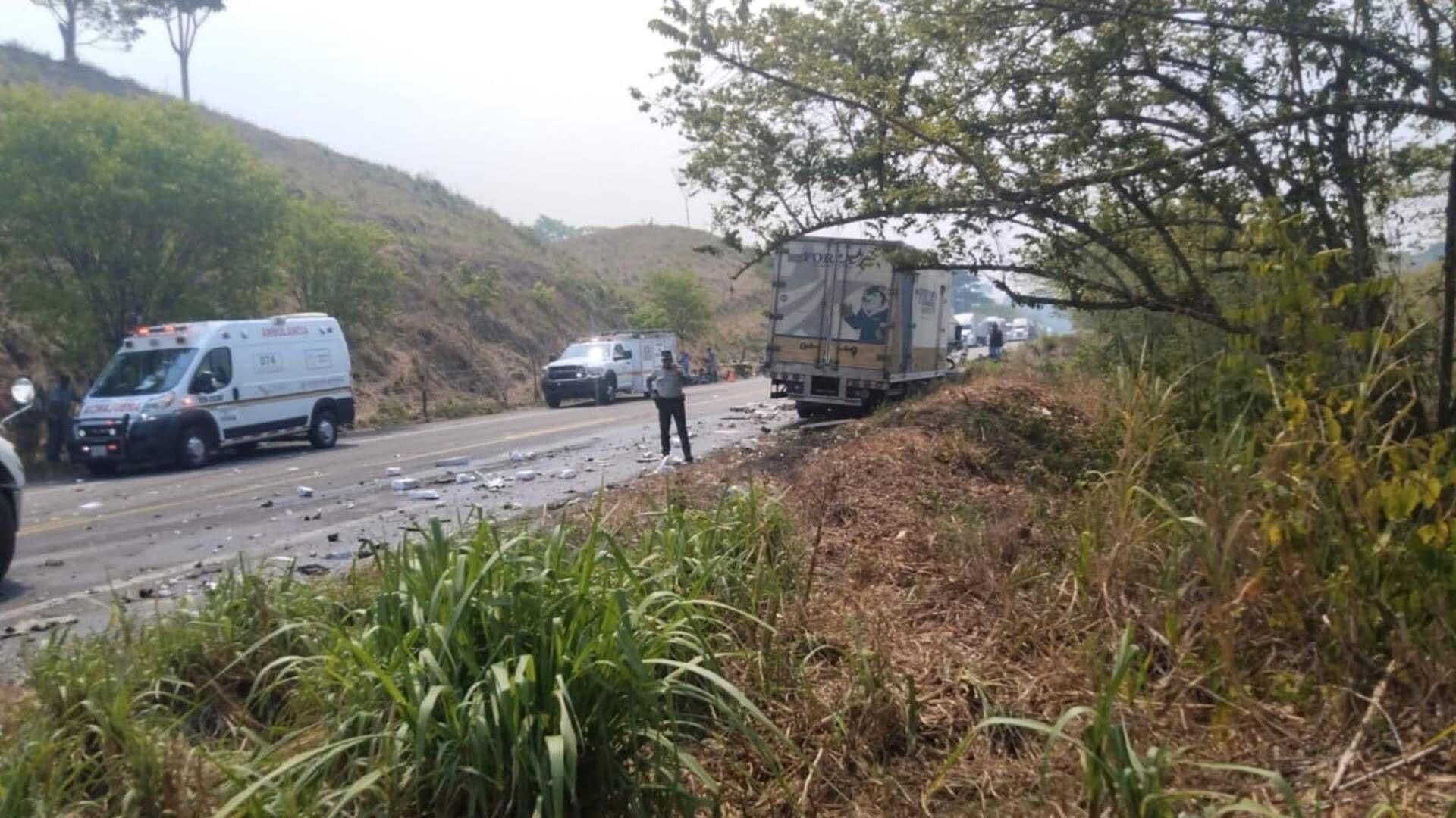 Un Muerto y Un Herido por Accidente en la Carretera Las Choapas-Ocozocoautla