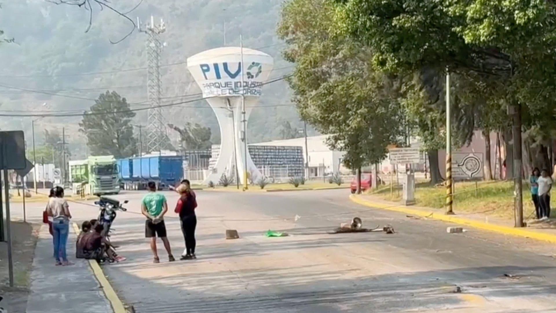Habitantes Bloquean Acceso a Parque Industrial de Huiloapan