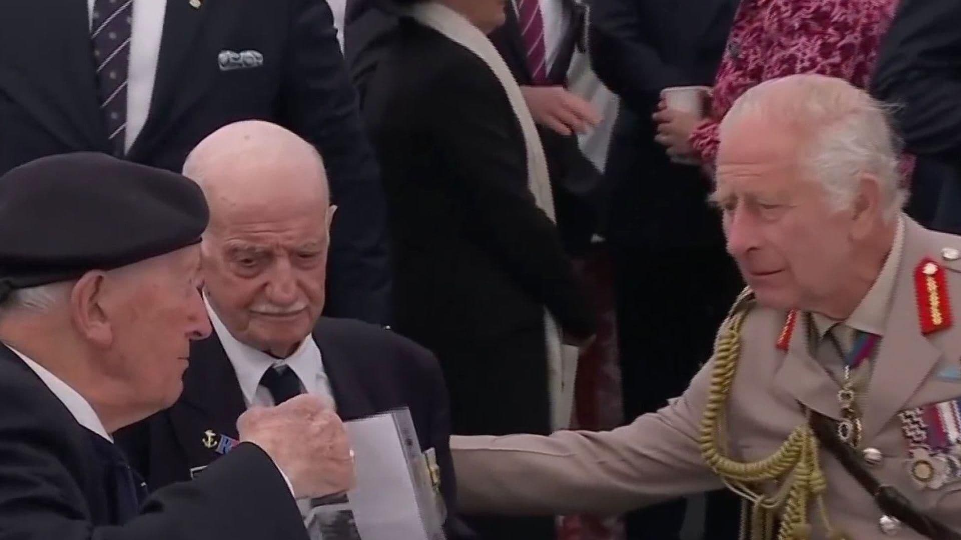 El Rey Carlos III Se Reúne con Veteranos del Desembarco de Normandía, en Francia