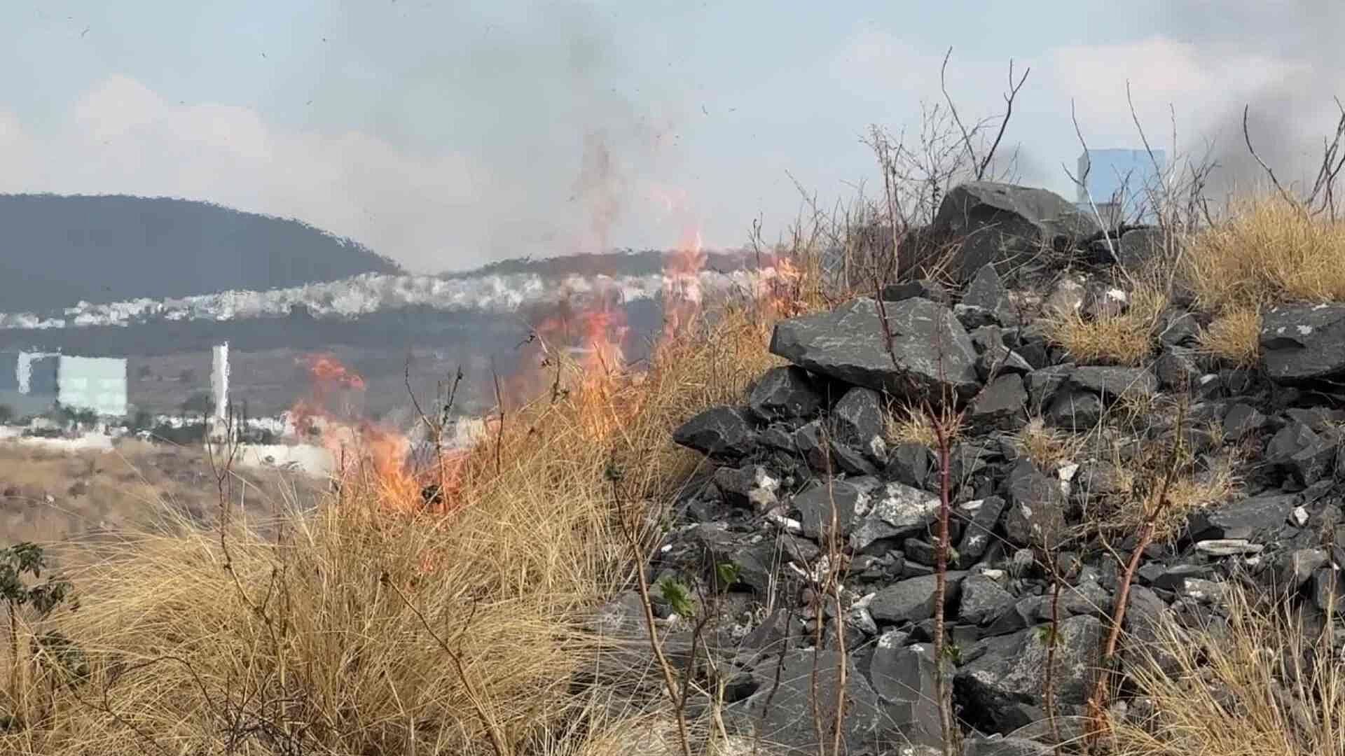 Intenso Incendio en Baldío de Centro Sur Consumió Algunas Viviendas de Cartón