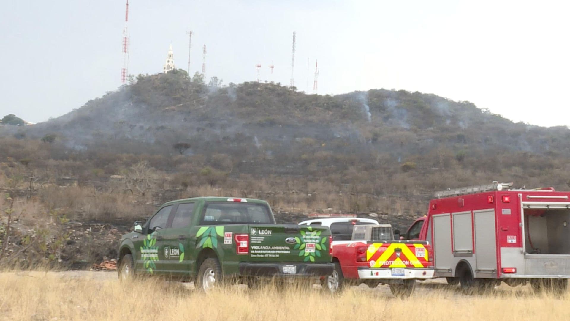Fuerte Incendio en Cerro Gordo Sorprende a Habitantes de León