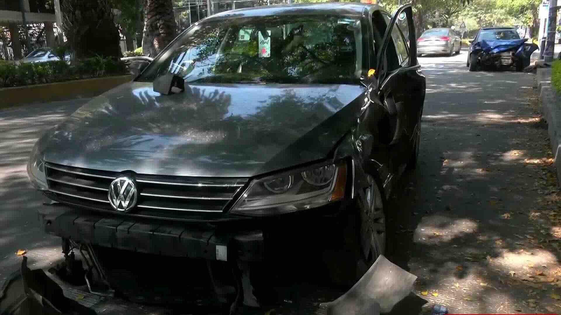 Chocan Dos Vehículos en la Colonia Anzures; Conductores No Estaban en el Sitio