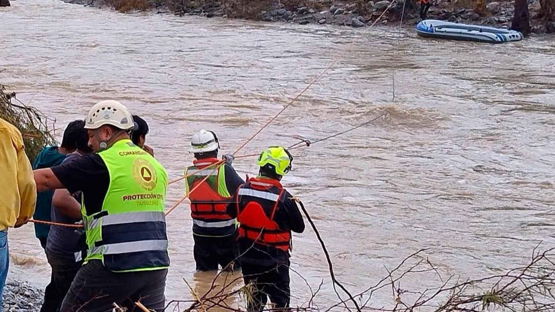 Rescatan a Familia de El Carrizo en Jaumave Ante Crecida de Río Chihue