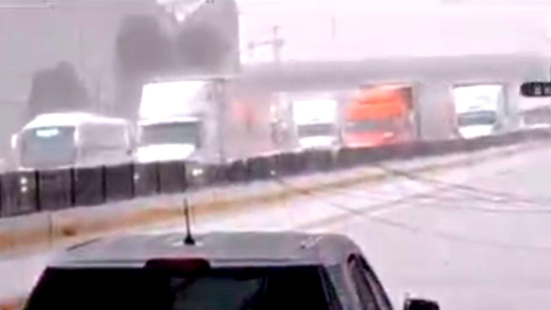 Cae Cableado por Lluvia y Granizo en la México-Querétaro en Tepotzotlán; Circulación Detenida