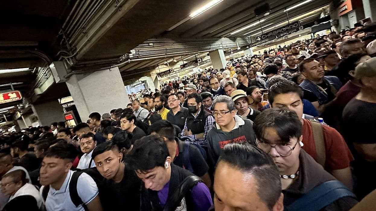 Reanudan Servicio en L9 del Metro; Continúa el Caos Vial