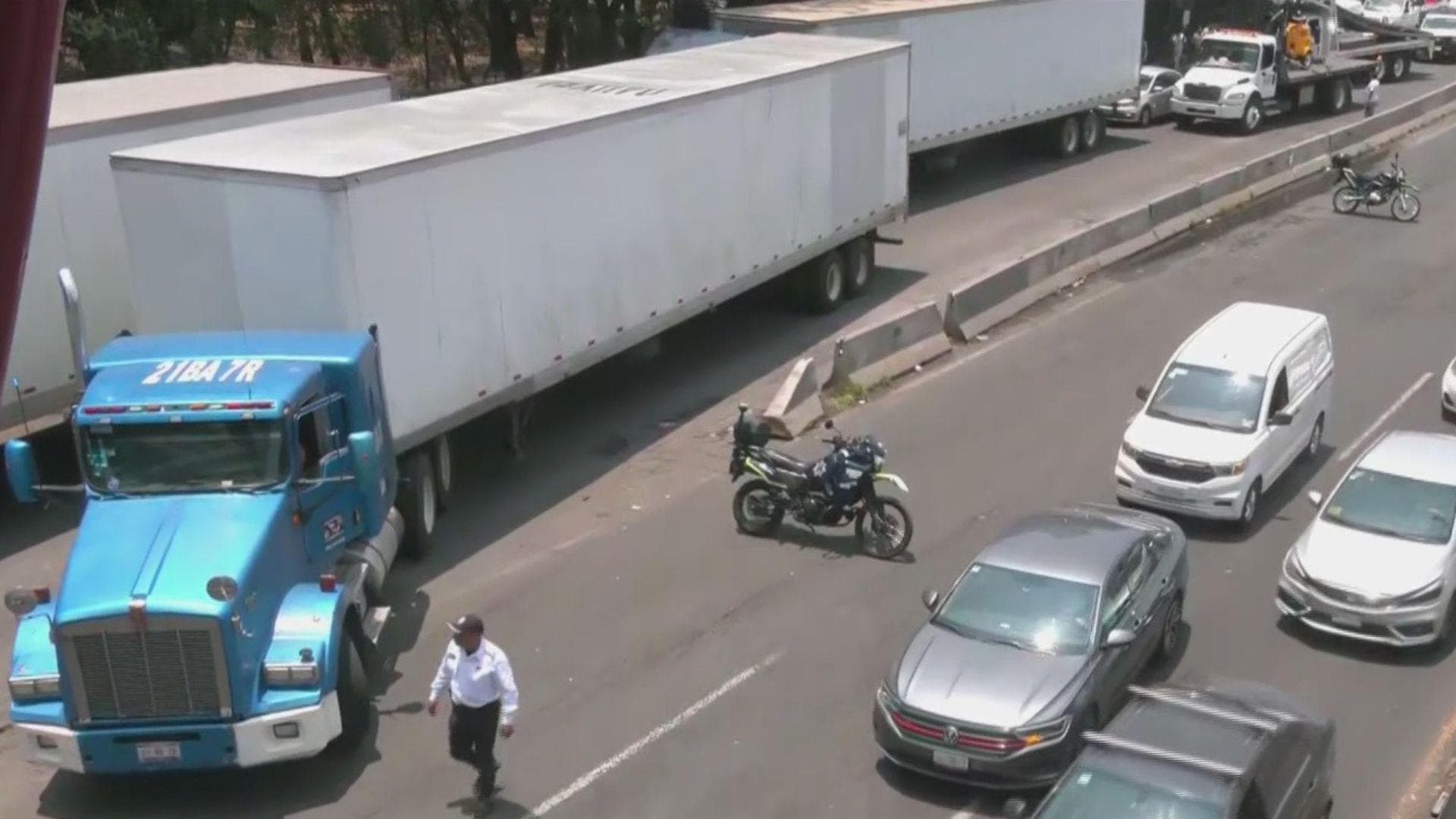 Más Caos en Periférico Norte: Se Descompone Tráiler en Zona de Bloqueo por Satélite