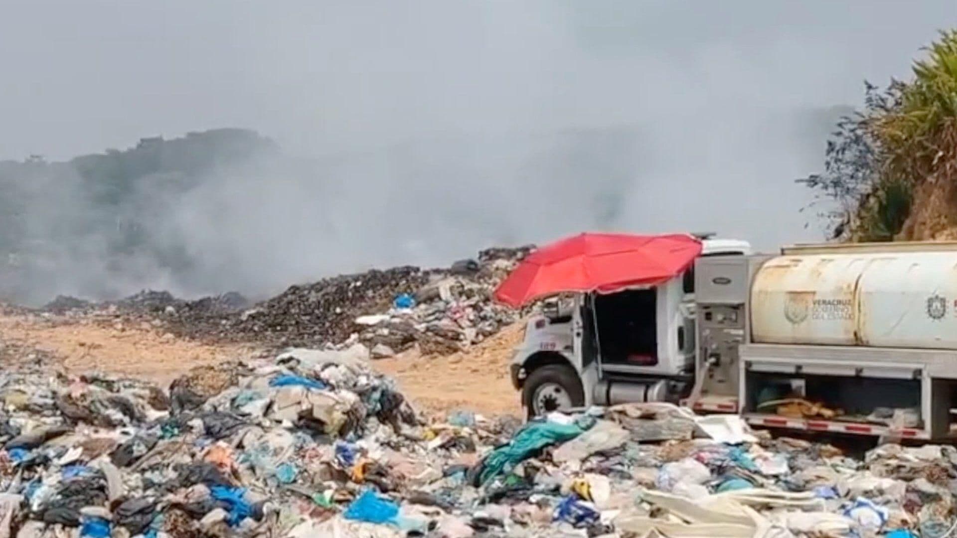 Se Mantiene Activo Incendio en Basurero de Nanchital, al Sur del Estado de Veracruz