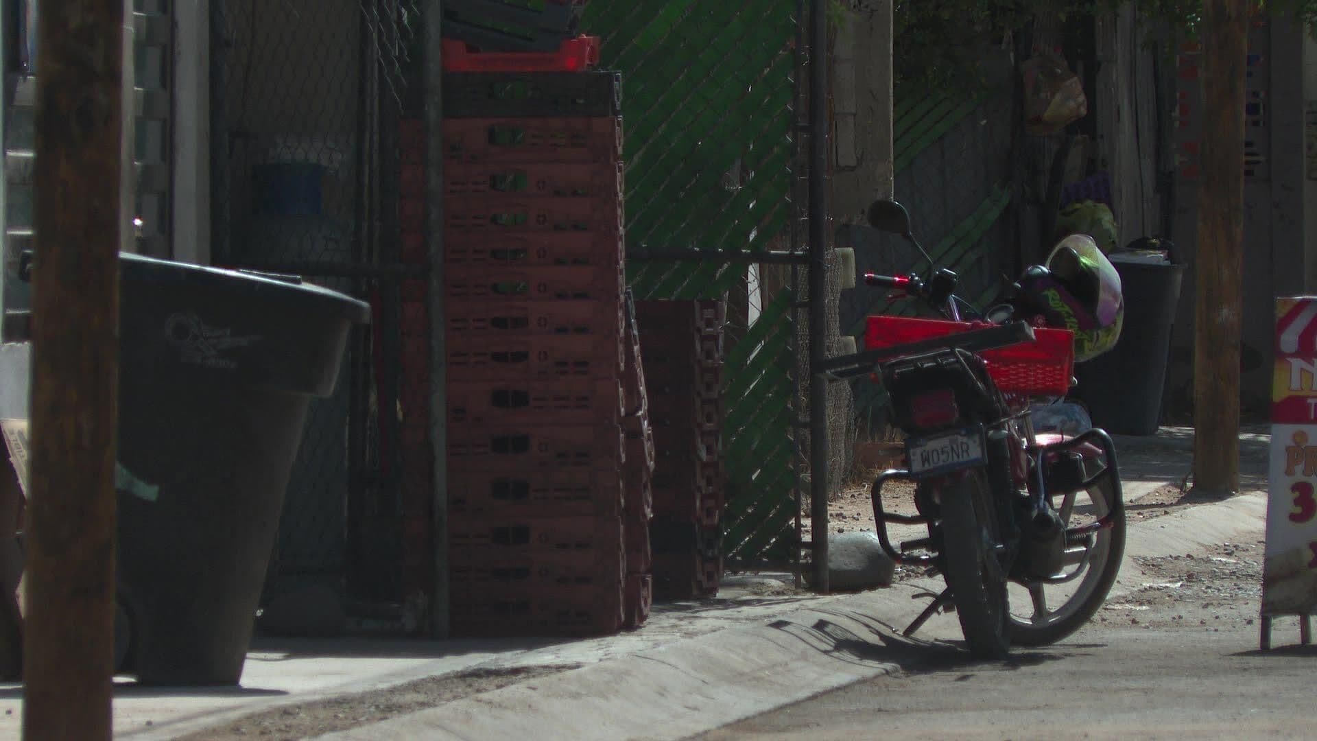 Motociclista Amenazó con Arma de Fuego a Conductor al Cortarle la Circulación en Pueblitos