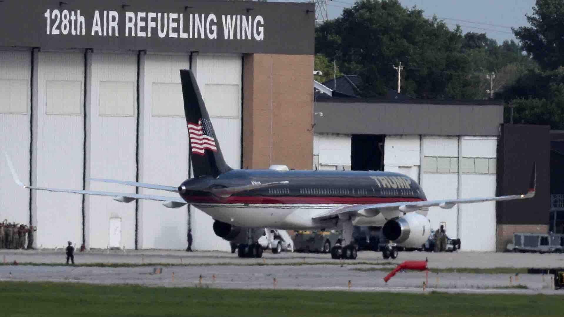 Trump Aterriza en Milwaukee para Participar en Convención Republicana