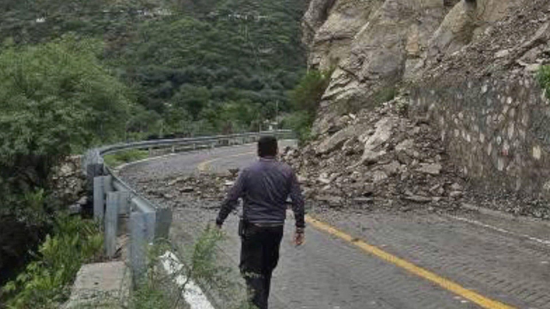 Lluvias Causan Desgajamiento de un Cerro en Una Carretera Rumbo a Xichú, Gto