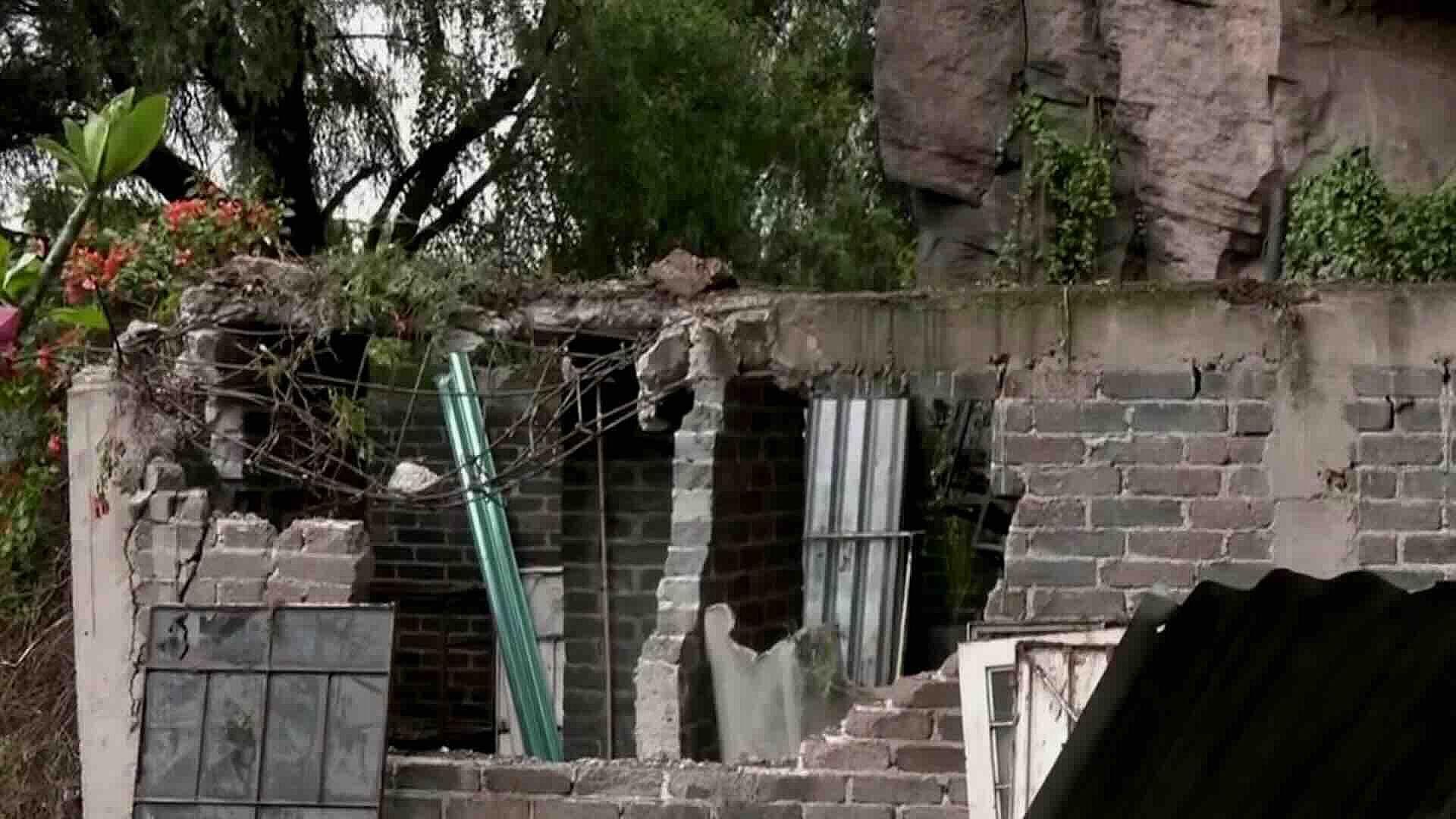 Deslave en Tlalnepantla Daña Viviendas en La Cantera; Vecinos se Niegan a Dejar sus Casas