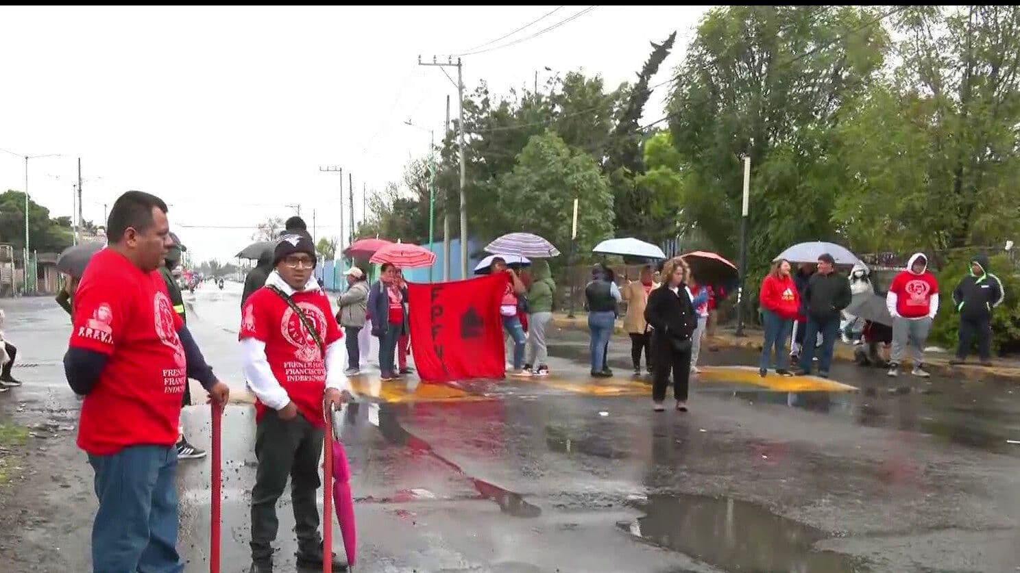 Manifestantes Bloquean Avenida Plutarco Elías Calles, Atrás de Cabeza de Juárez, CDMX