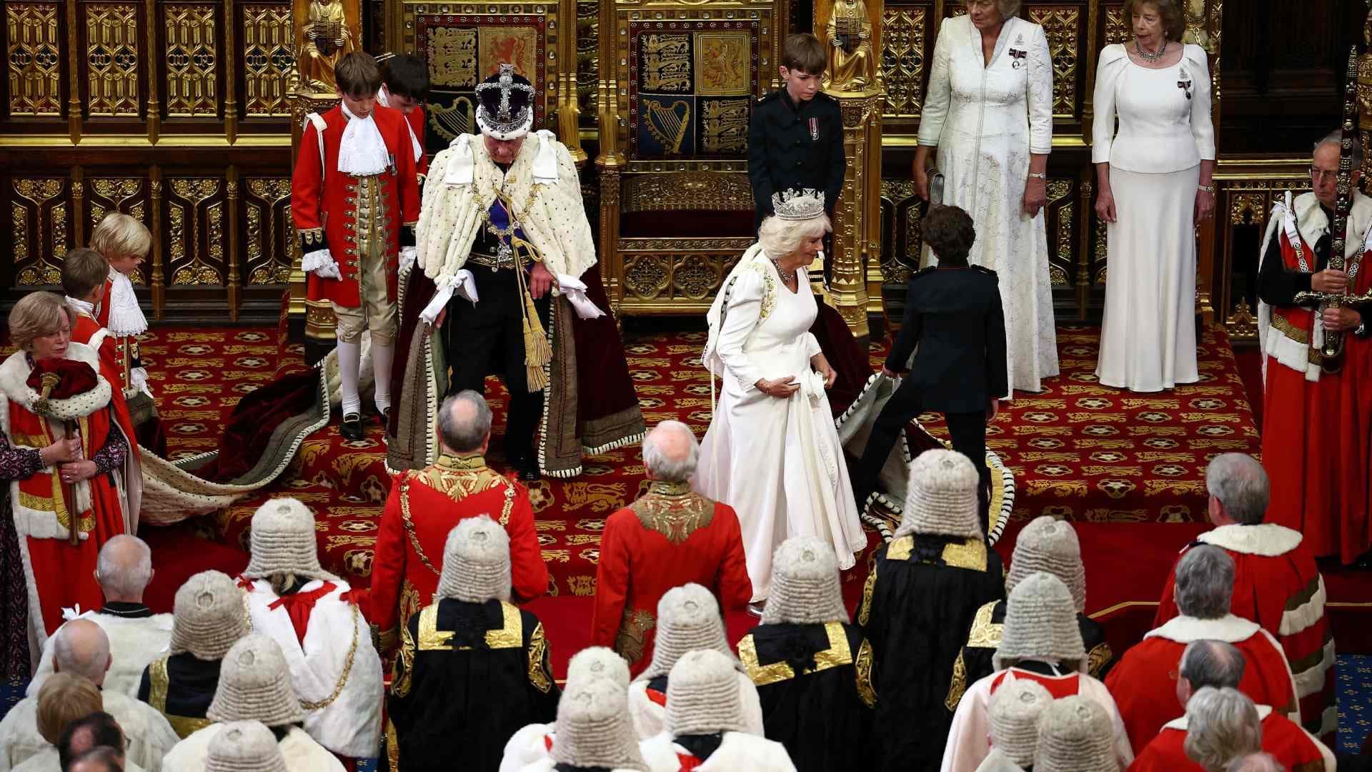 Rey Carlos III y la Reina Camila Protagonizan Apertura del Parlamento