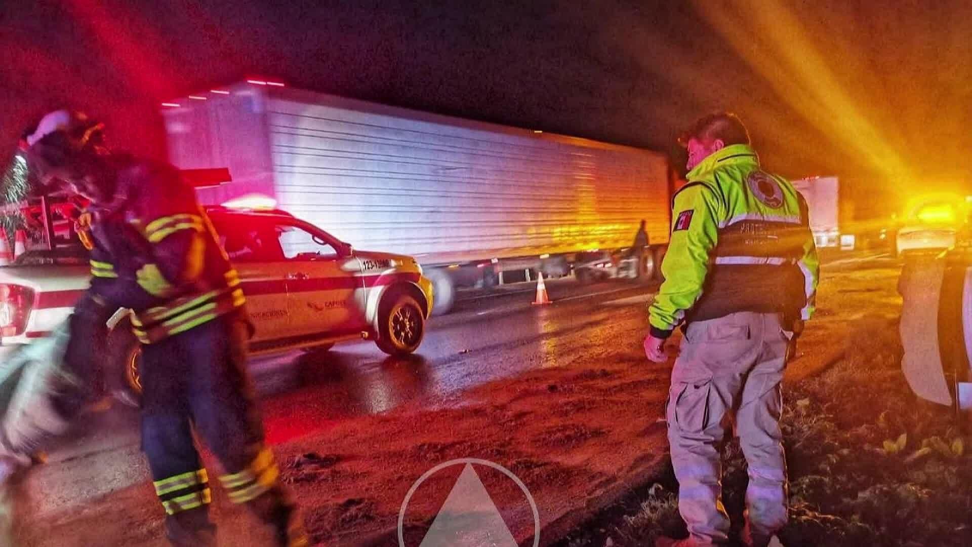 Choque Entre Tráileres Provocó Caos Vial en la México–Querétaro