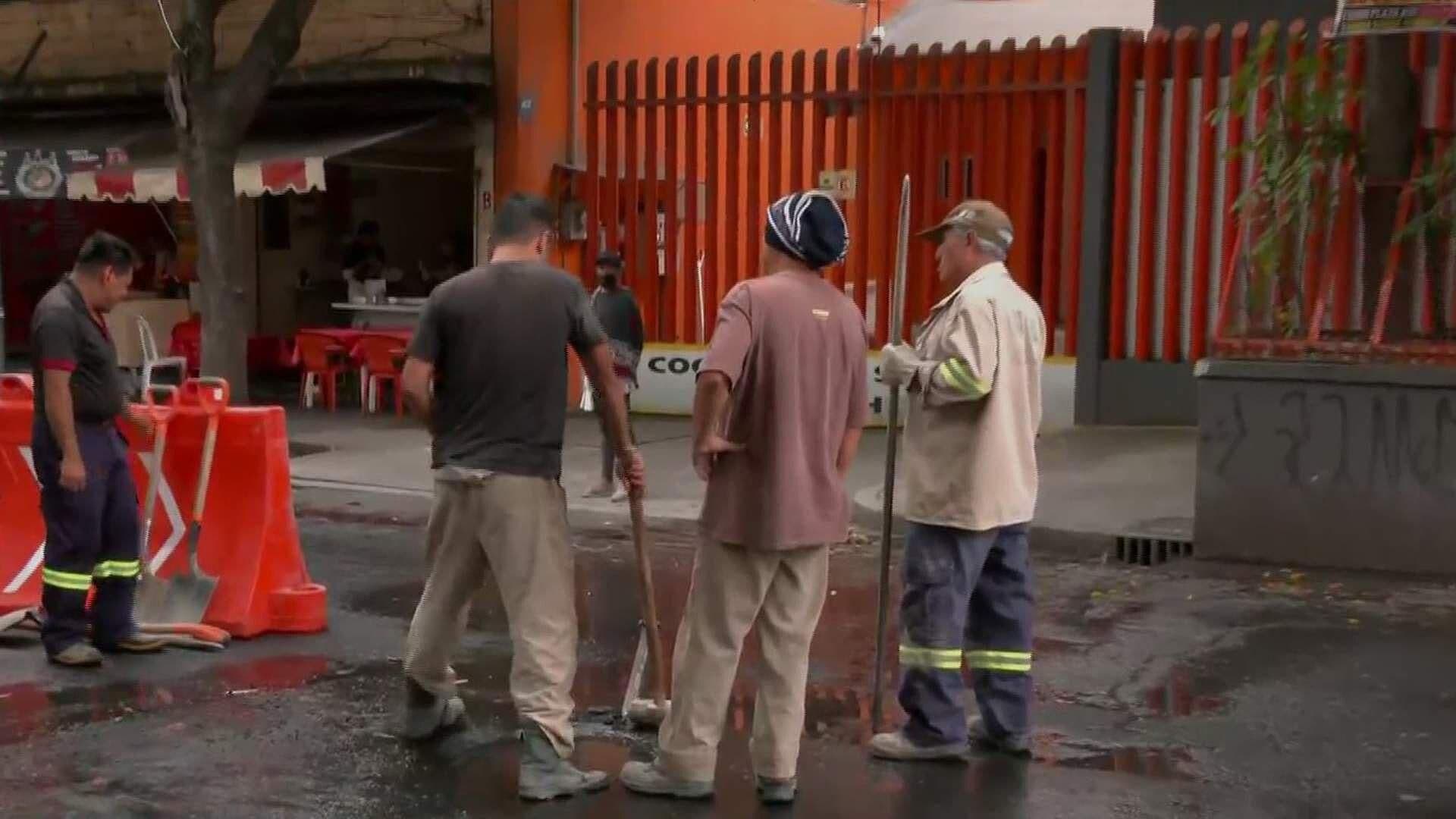 Autoridades Atienden Fuga de Agua en la Colonia Algarín, CDMX