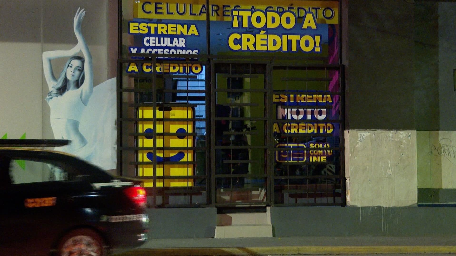 Asalto y Robo de Celulares a Mano Armada en Plena Plaza Comercial