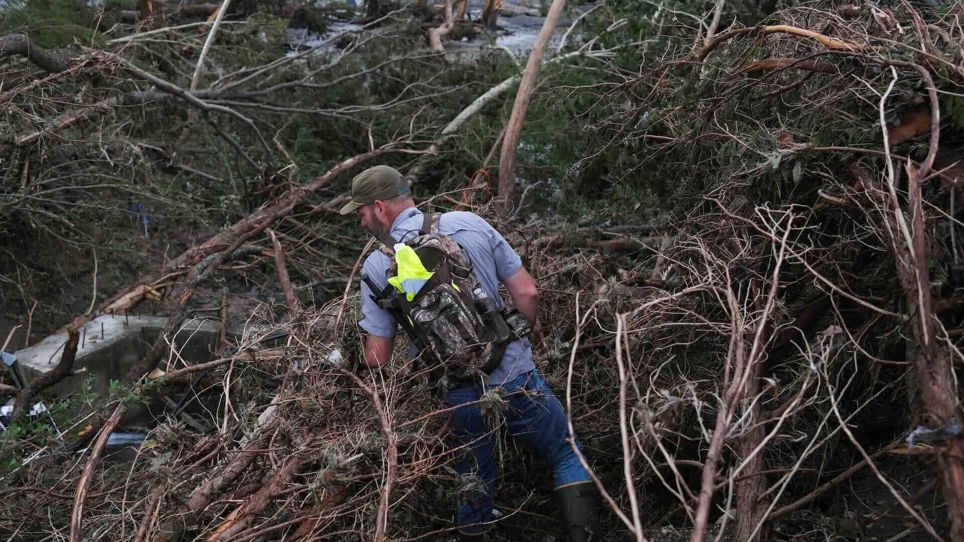 Suman 41 Desaparecidos por Inundaciones en Texas, Informa el Gobernador Greg Abbott