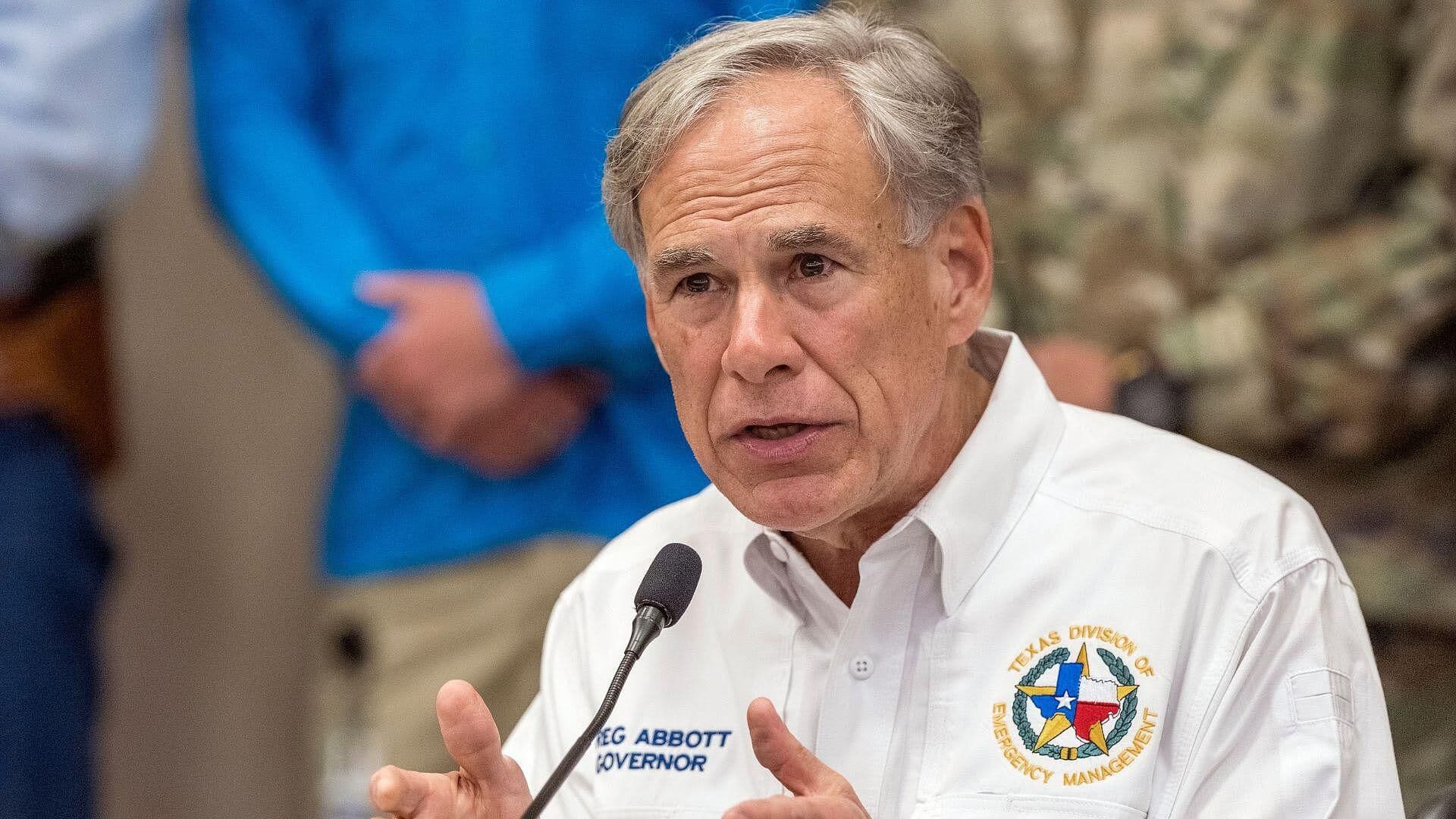 Greg Abbott Sobrevuela Campamento donde Murieron y Desaparecieron Niñas por Inundaciones