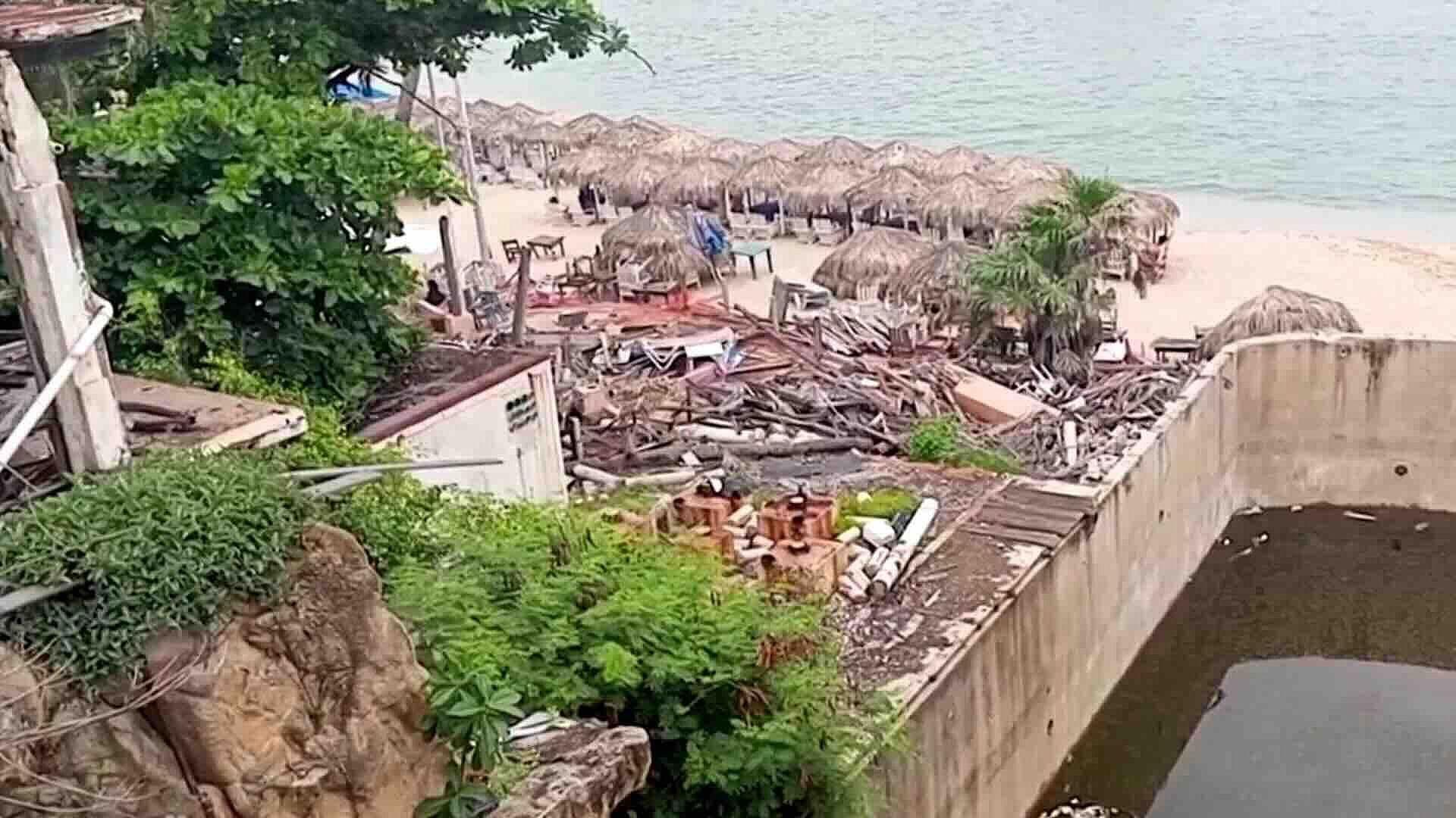 Zona Dorada de Acapulco Permanece Abandonada por Daños de Huracanes y Violencia