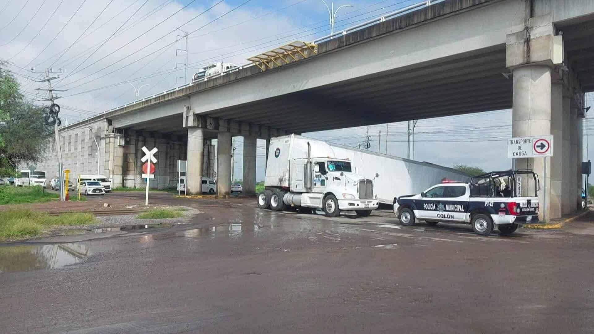 Tráiler es Impactado por Tren en Cruce Ferroviario de Viborillas en el Municipio de Colón