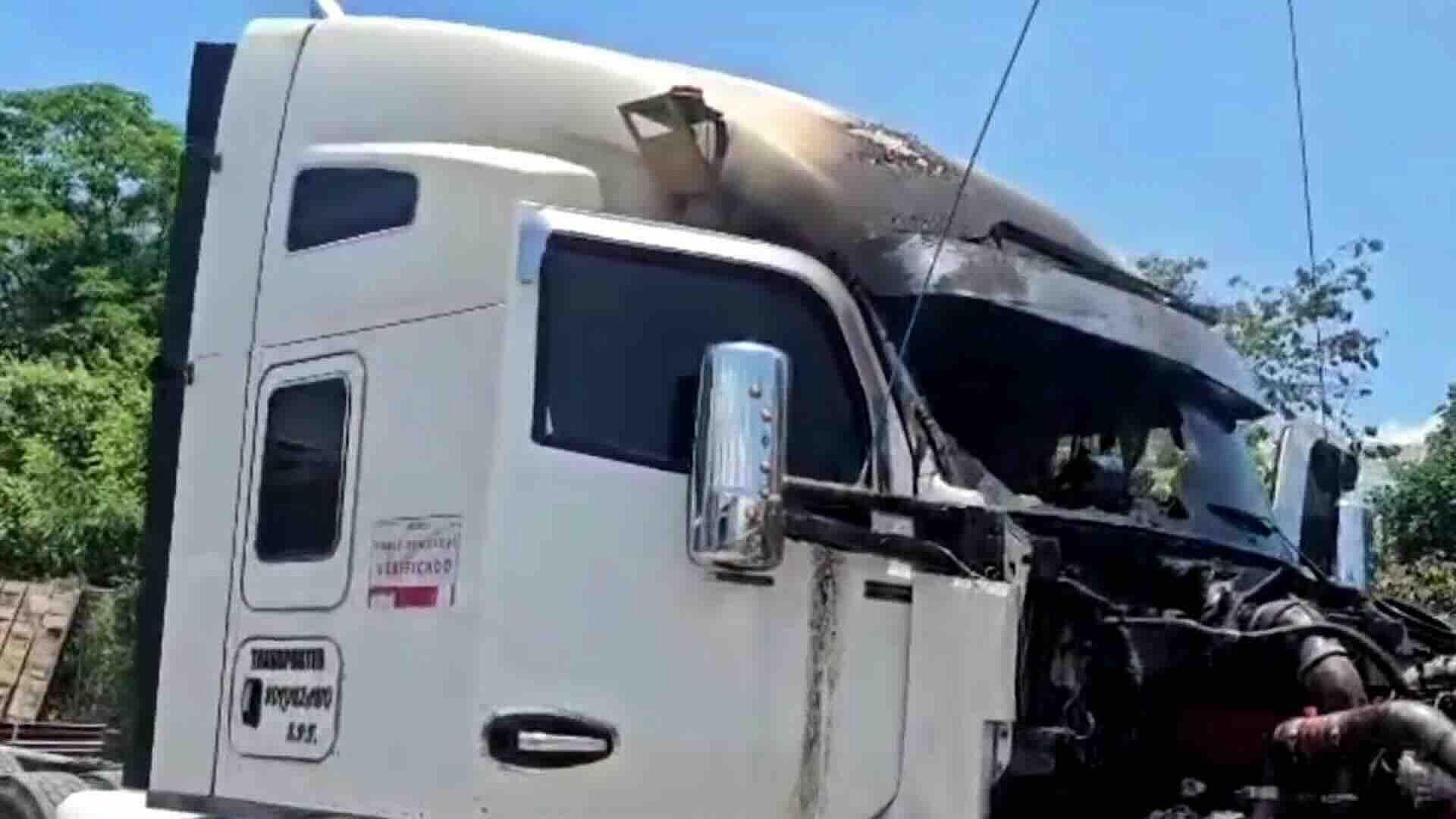 Tráiler se Incendió por Cortocircuito en Carretera Cocula-Villa Corona, Jalisco
