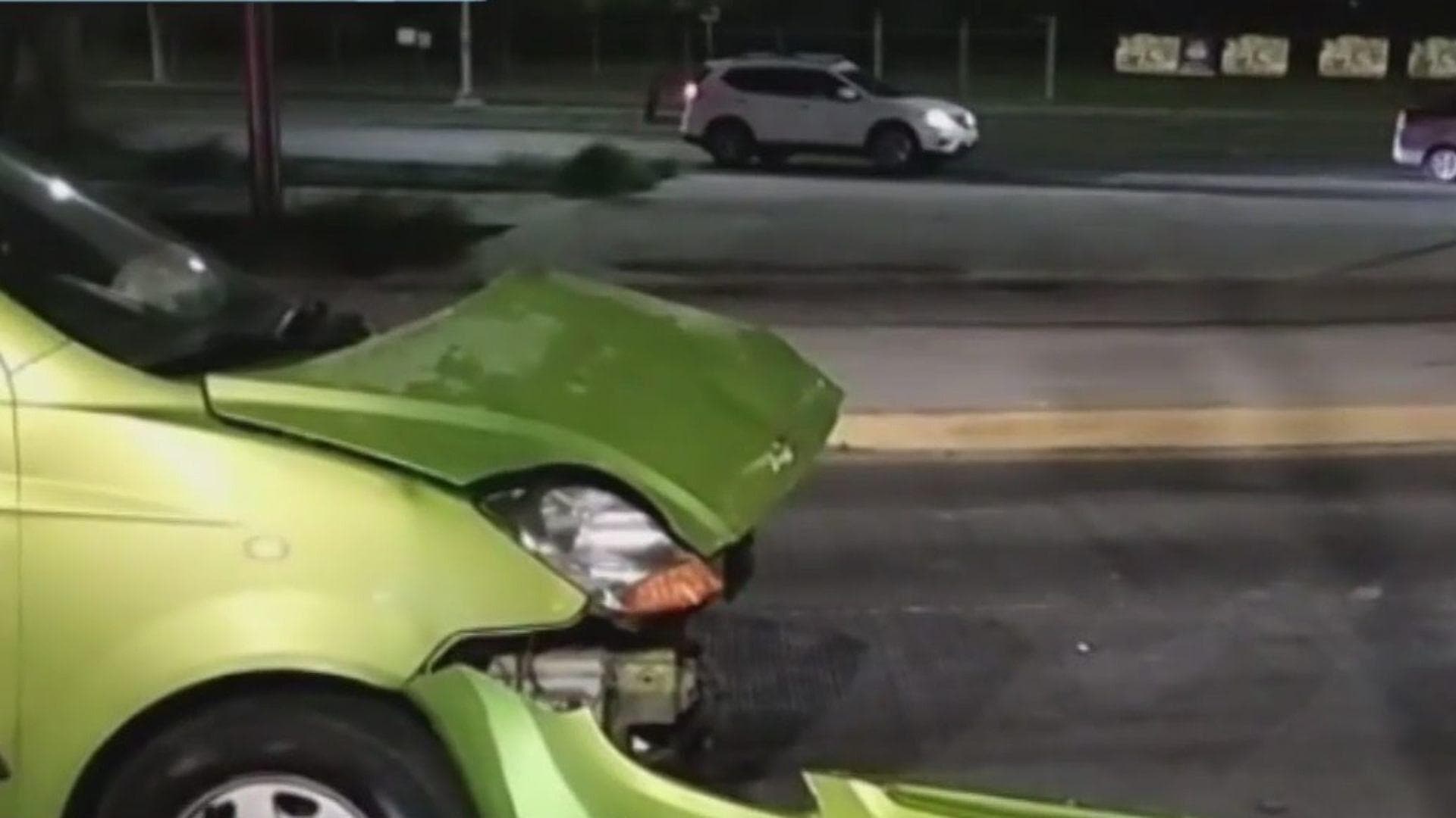 Choca Carro con Ecovía en Monterrey y Hay Dos Heridos