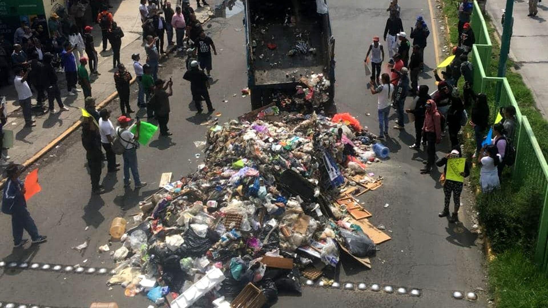 Se Retiran Manifestantes de la Av. Bordo de Xochiaca en Neza