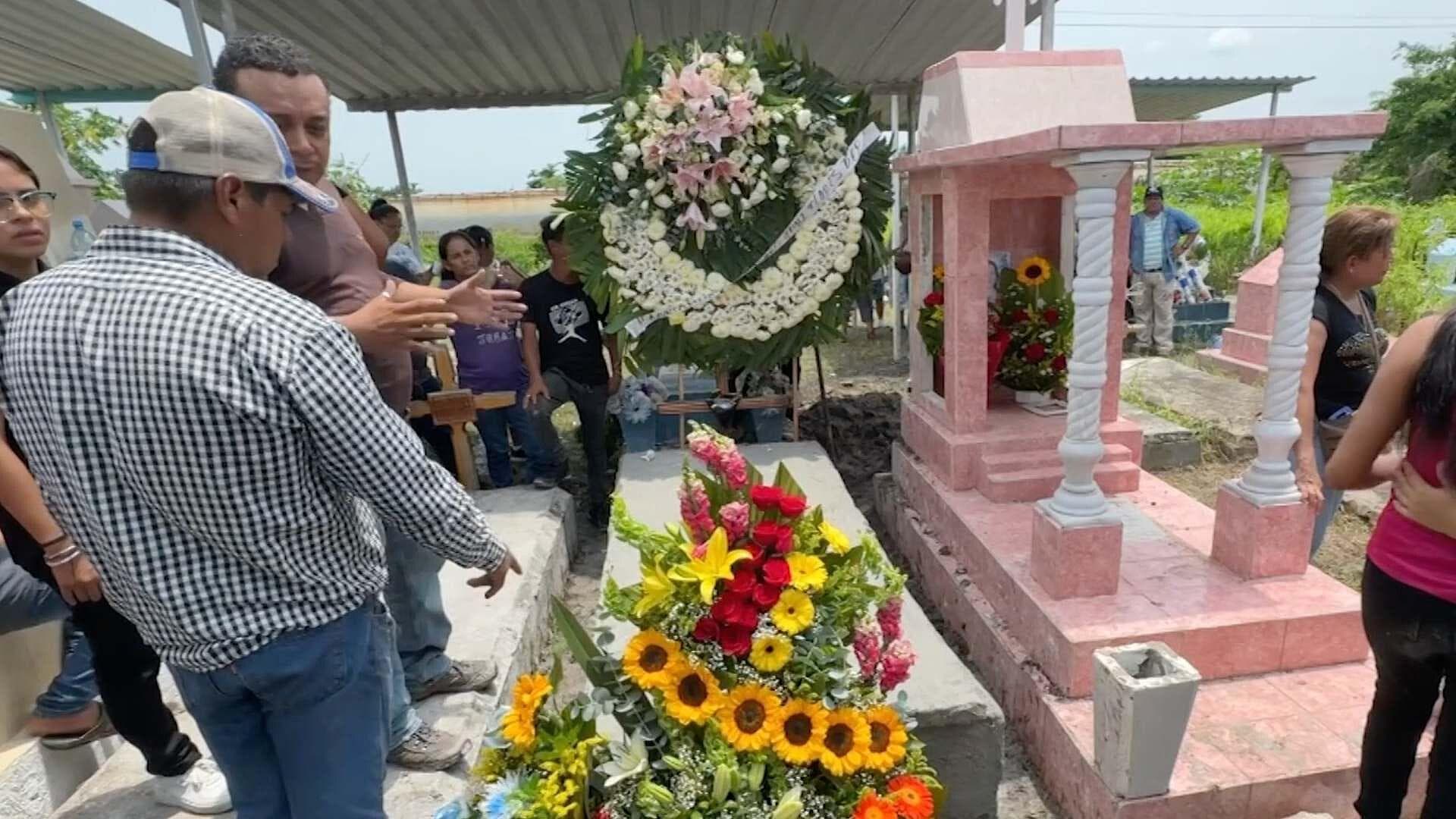 Dan último Adiós a Ana Francisca, Mujer Asesinada Presuntamente por Expareja en Tierra Blanca