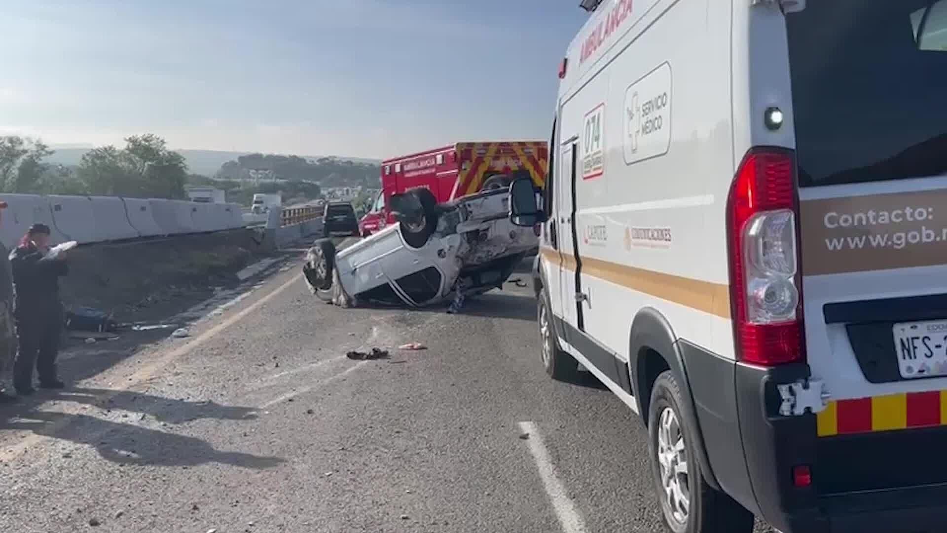 Tráiler Embiste a Auto Compacto en la México–Querétaro; Hay un Lesionado