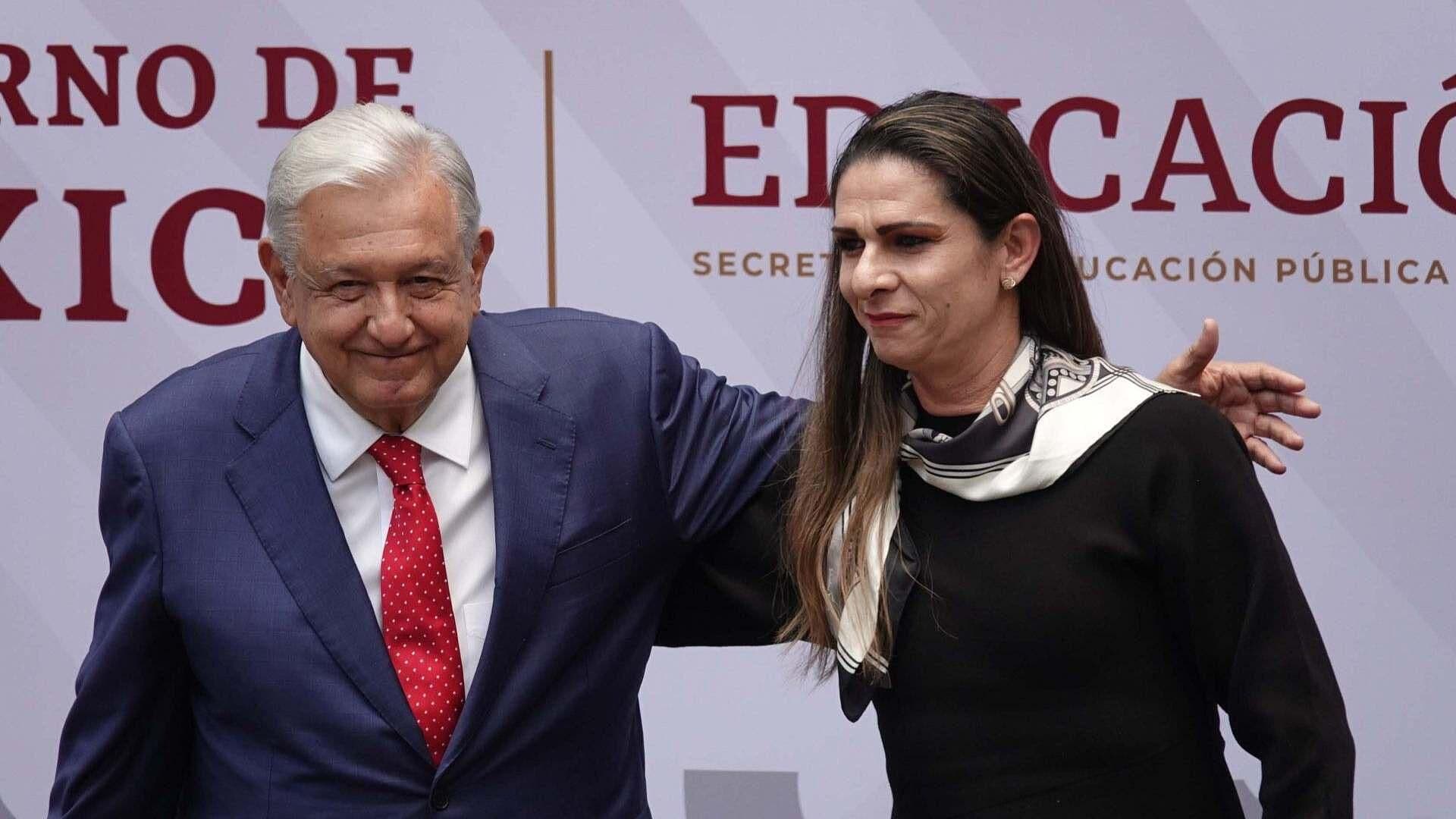 AMLO Defiende a Ana Gabriela Guevara