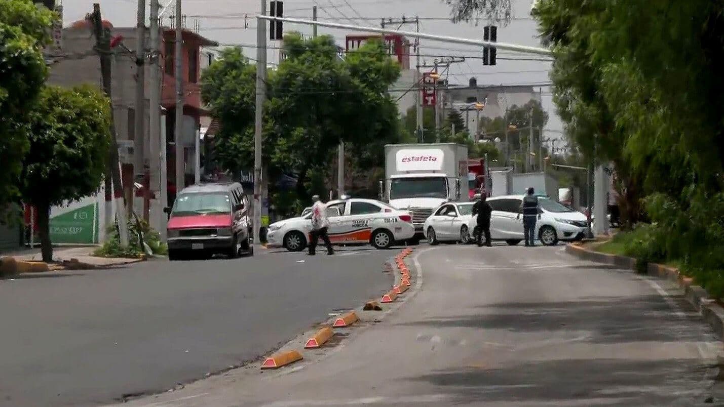 Transportistas Bloquean Bordo de Xochiaca