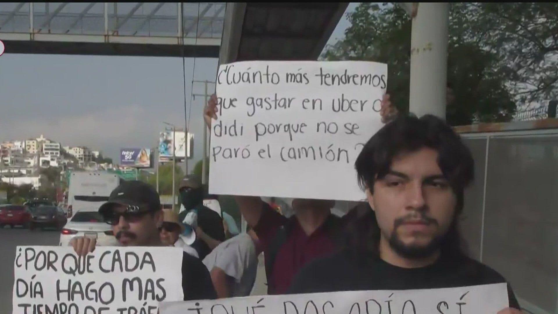 Protestan Contra Tarifazo en Avenida Eloy Cavazos en Guadalupe, Nuevo León