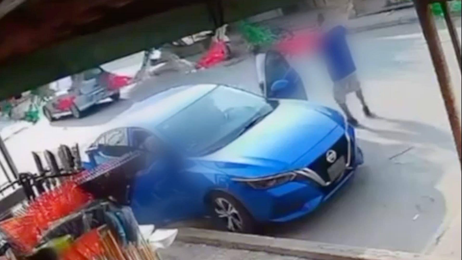 Video: Sujetos Armados Roban Auto a Mujer Comerciante en Oteapan, Veracruz