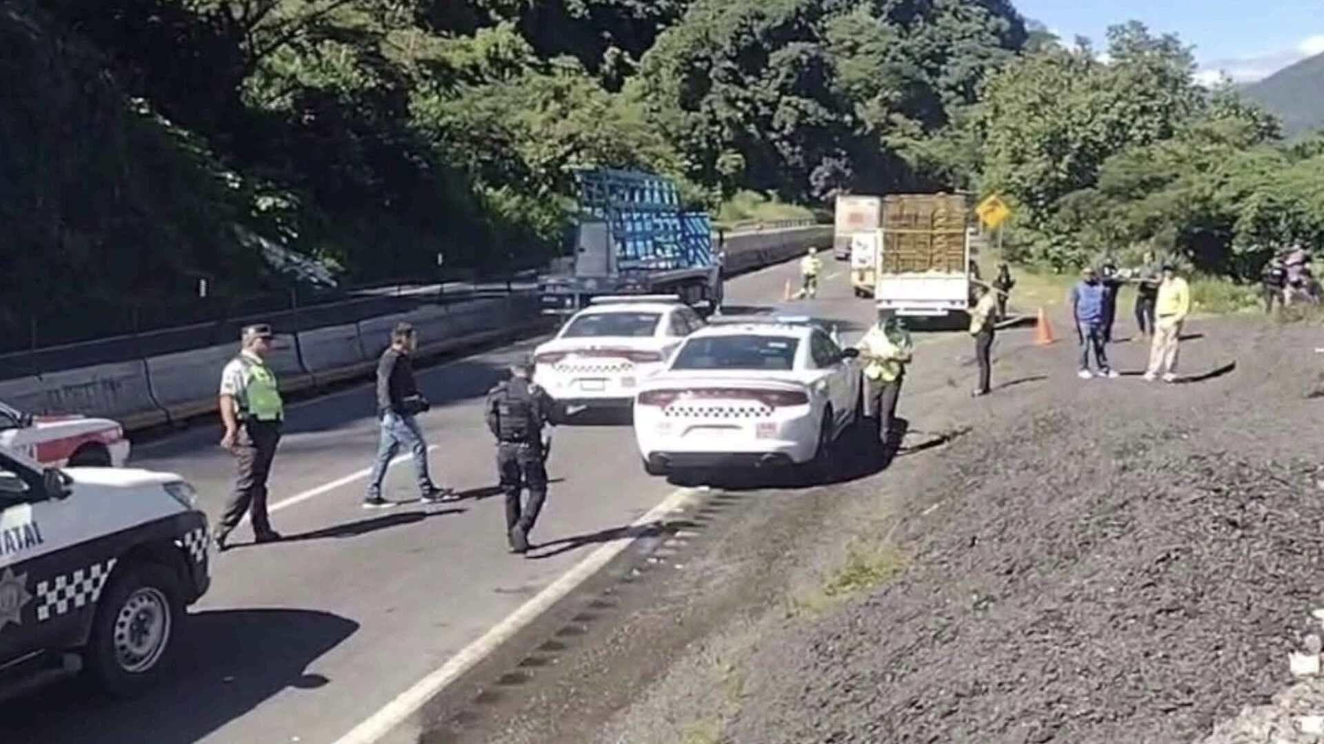 Hombre Muere Atropellado Mientras Revisaba su Vehículo en Huiloapan, Veracruz