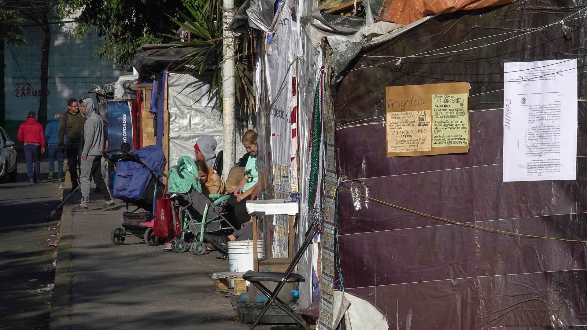 Cancelan Desalojo de Campamento de Migrantes Junto a Vías de Tren en Vallejo, CDMX
