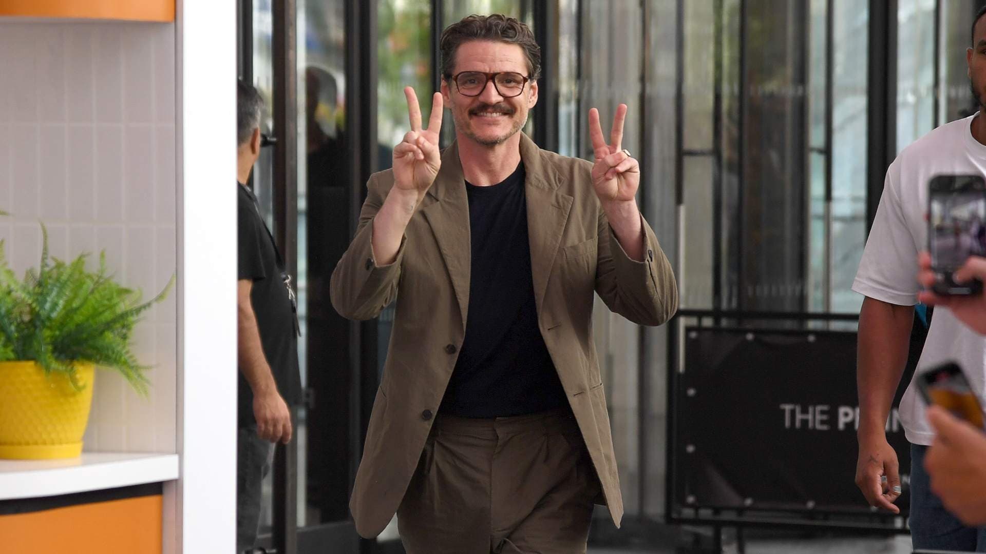 ¿Pedro Pascal Tiene Novio? Lo Que Sabemos Sobre Rafael Olarra, Supuesta Pareja del Actor