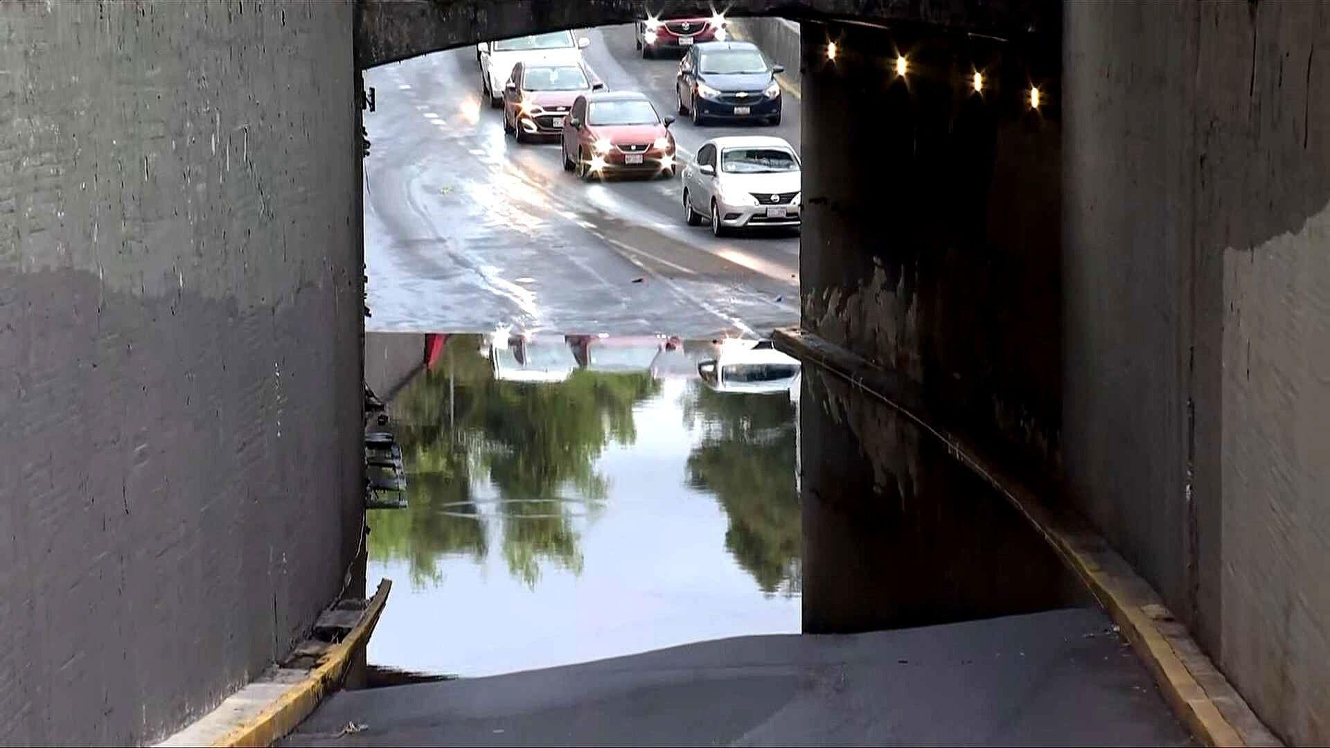 Lluvia Inunda Bajopuente en Fray Servando Teresa de Mier, Centro de CDMX