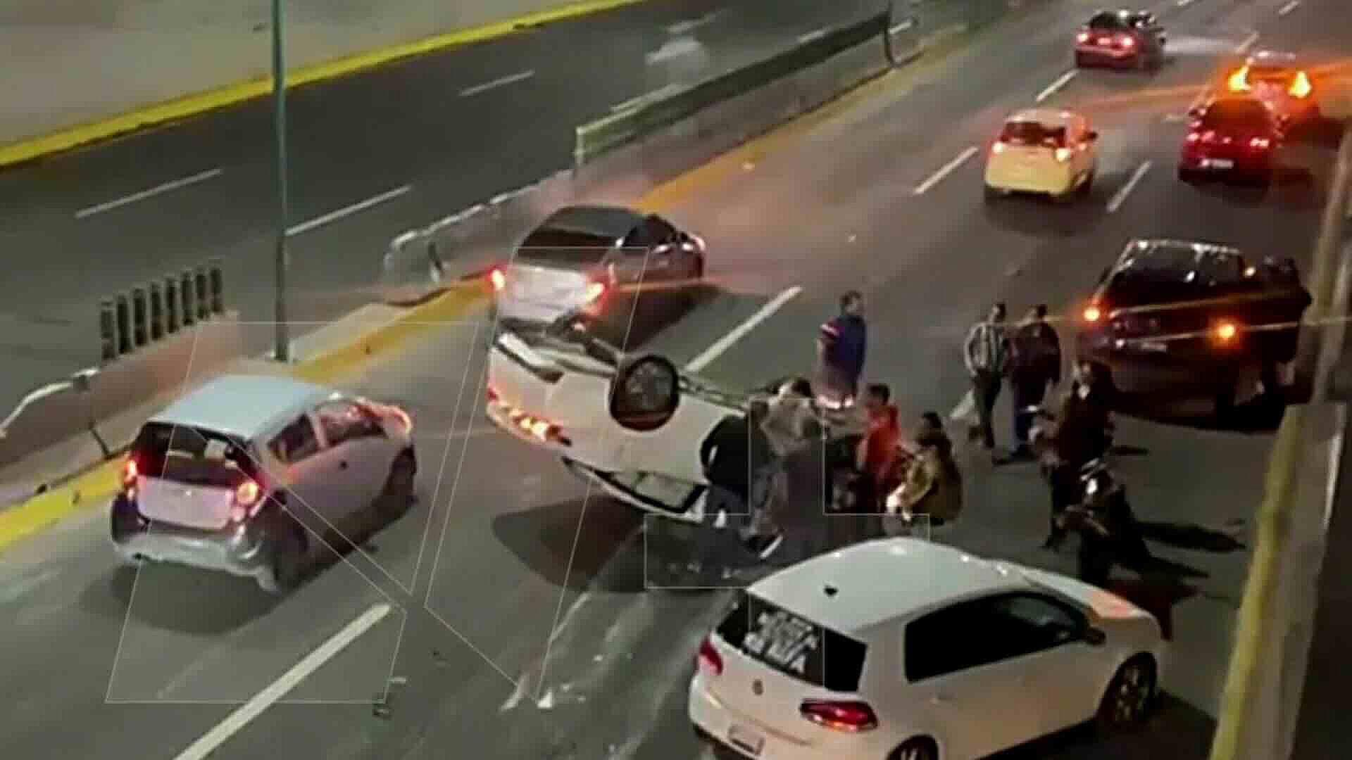 Volcadura de Vehículo en Paseo Tollocan en Toluca Deja Daños en Muro de Contención