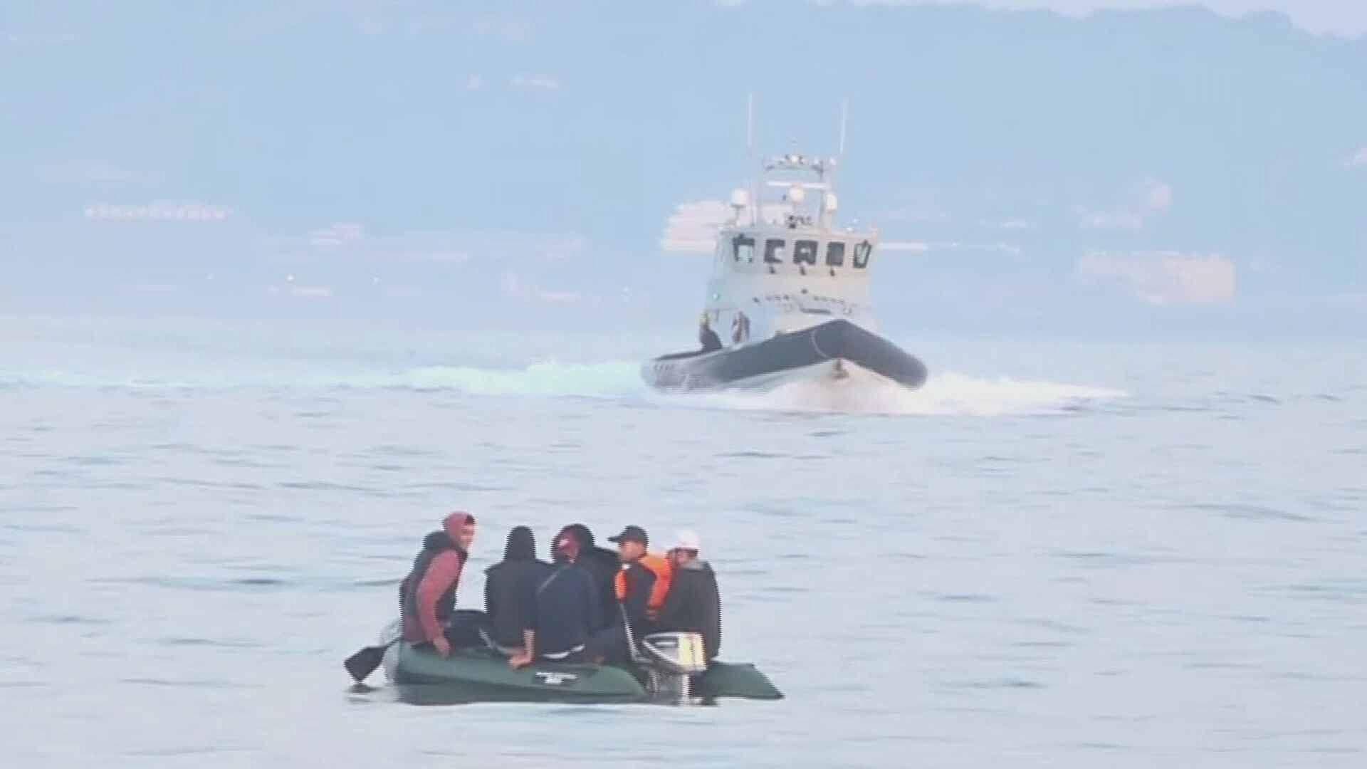 Embarcación con Migrantes Naufraga y Deja 12 Muertos en el Canal de la Mancha