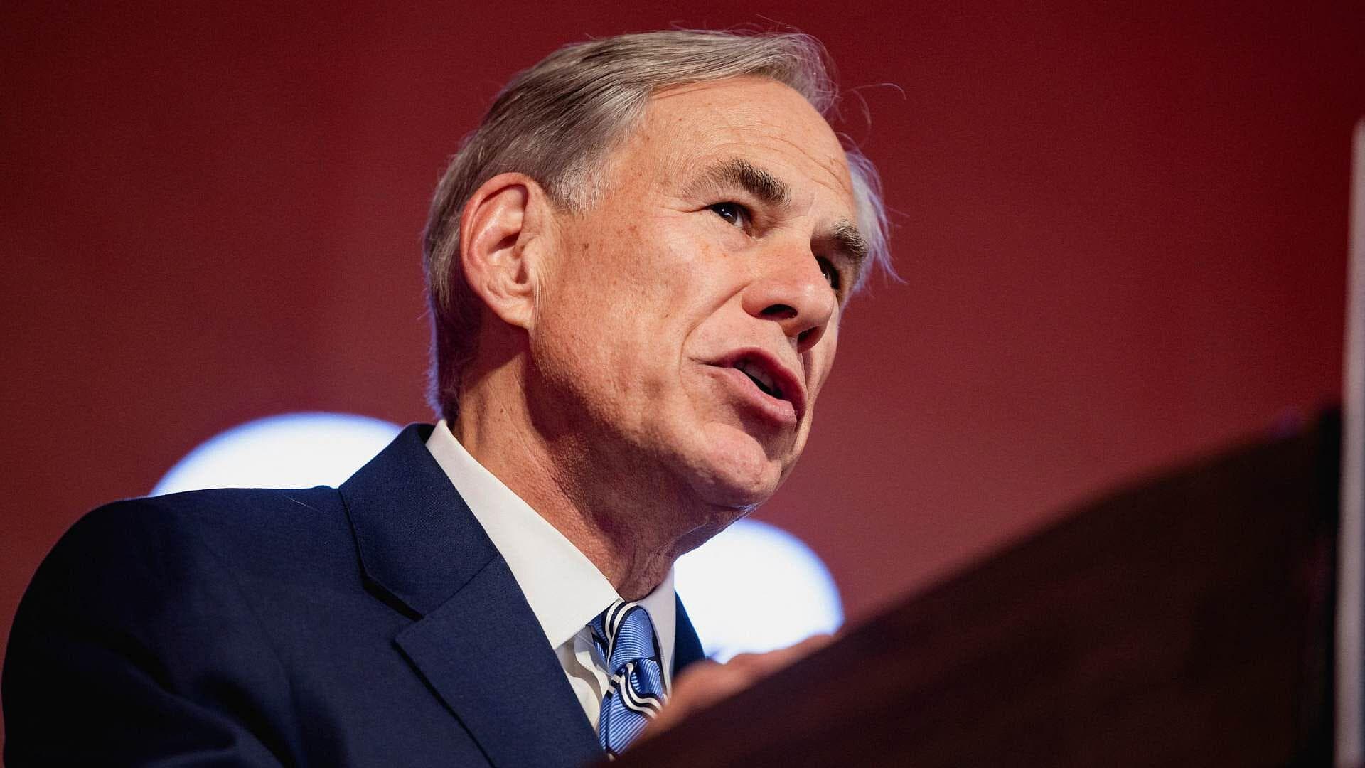 Greg Abbott Asegura que No se Frenará el Arresto de Migrantes por Tiroteo