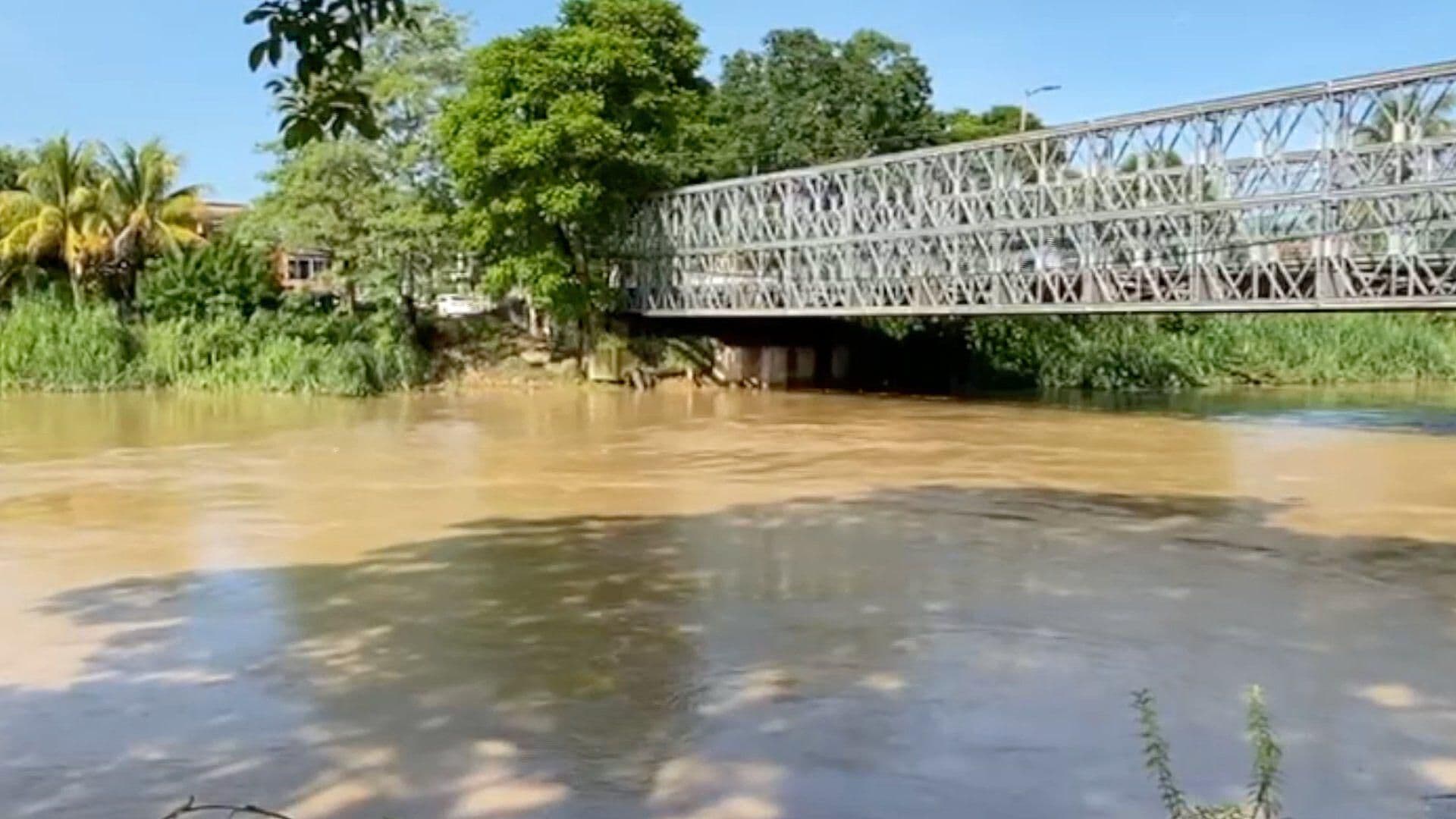 Incrementa Nivel del Río Agua Dulce; Autoridades Activan Albergues