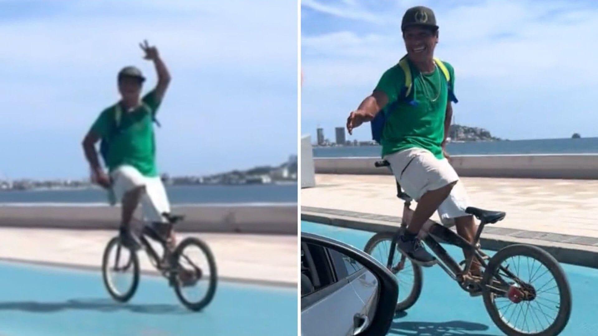 VIDEO: Joven Recorre Malecón de Mazatlán en Bicicleta Pero de Espaldas