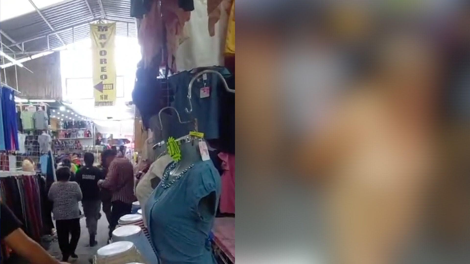 Rapadas y Sin Ropa Tres Presuntas Ladronas en Tianguis de Puebla