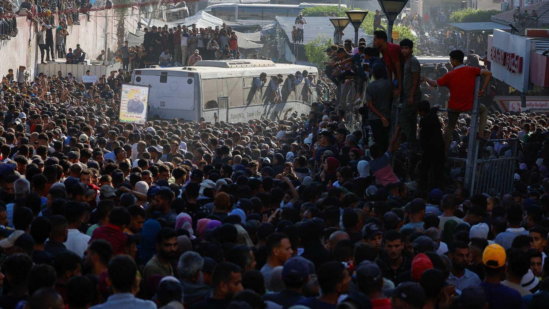 Liberan a 154 Prisioneros Palestinos; Llegan a Egipto